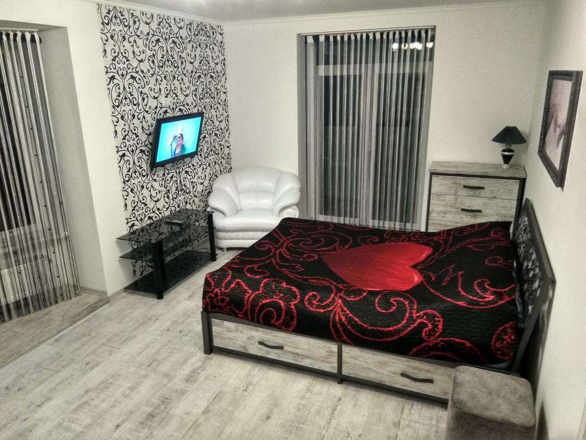 Home In Center With Jacuzzi Ivano-Frankivszk Kültér fotó